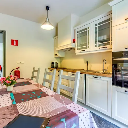 Charming Villa In Harze *